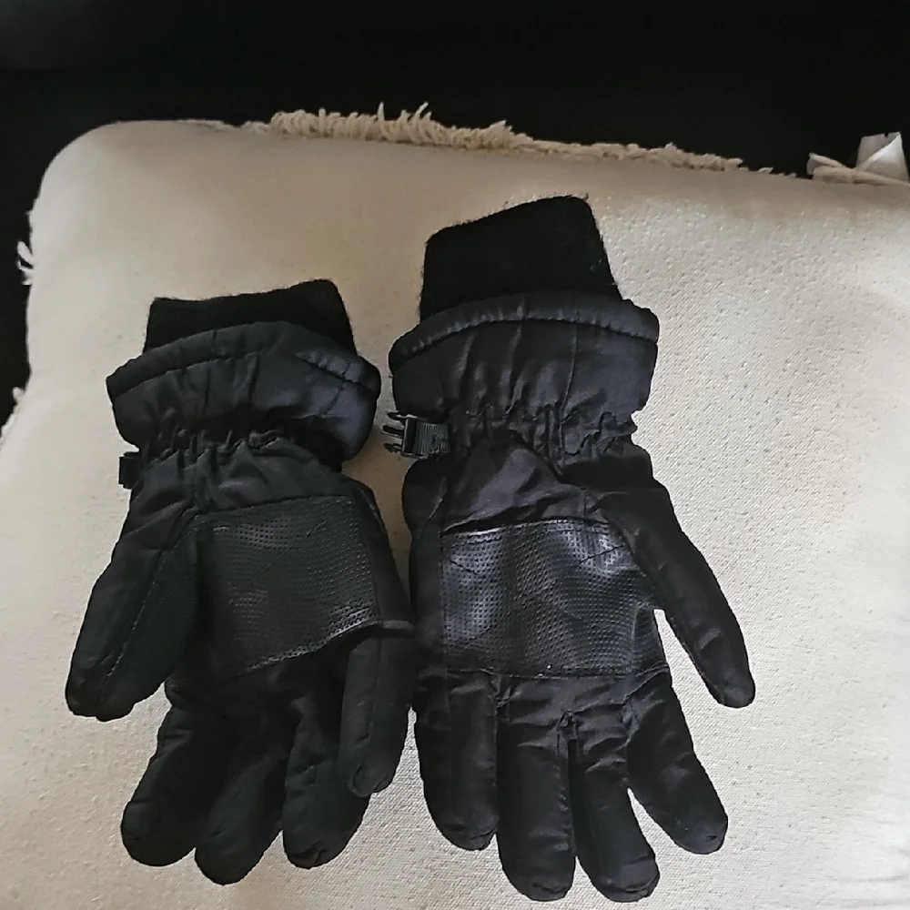 Black Winter Gloves